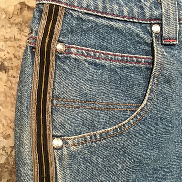 💕Zonz*Jeans Shorts - Picture 2 of 8